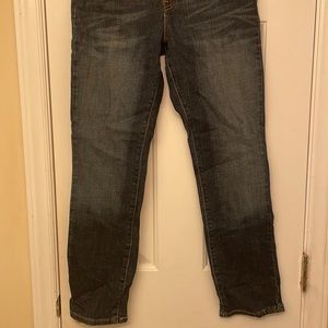 Levi’s size 6S. Mid rise skinny jeans.